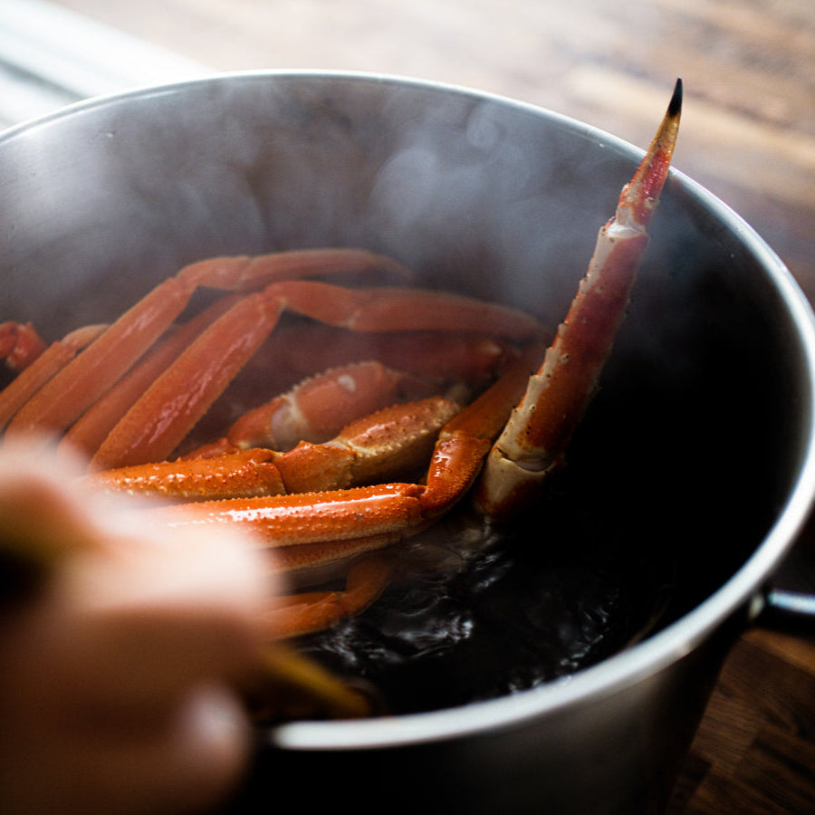 Snow crab in pot boiling